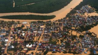 Banjir yang menggenangi kawasan timur laut Malaysia (bbc.co.uk)