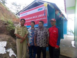 Bantuan MCK bagi korban longsor Banjarnegara.  (kis/pkpu)